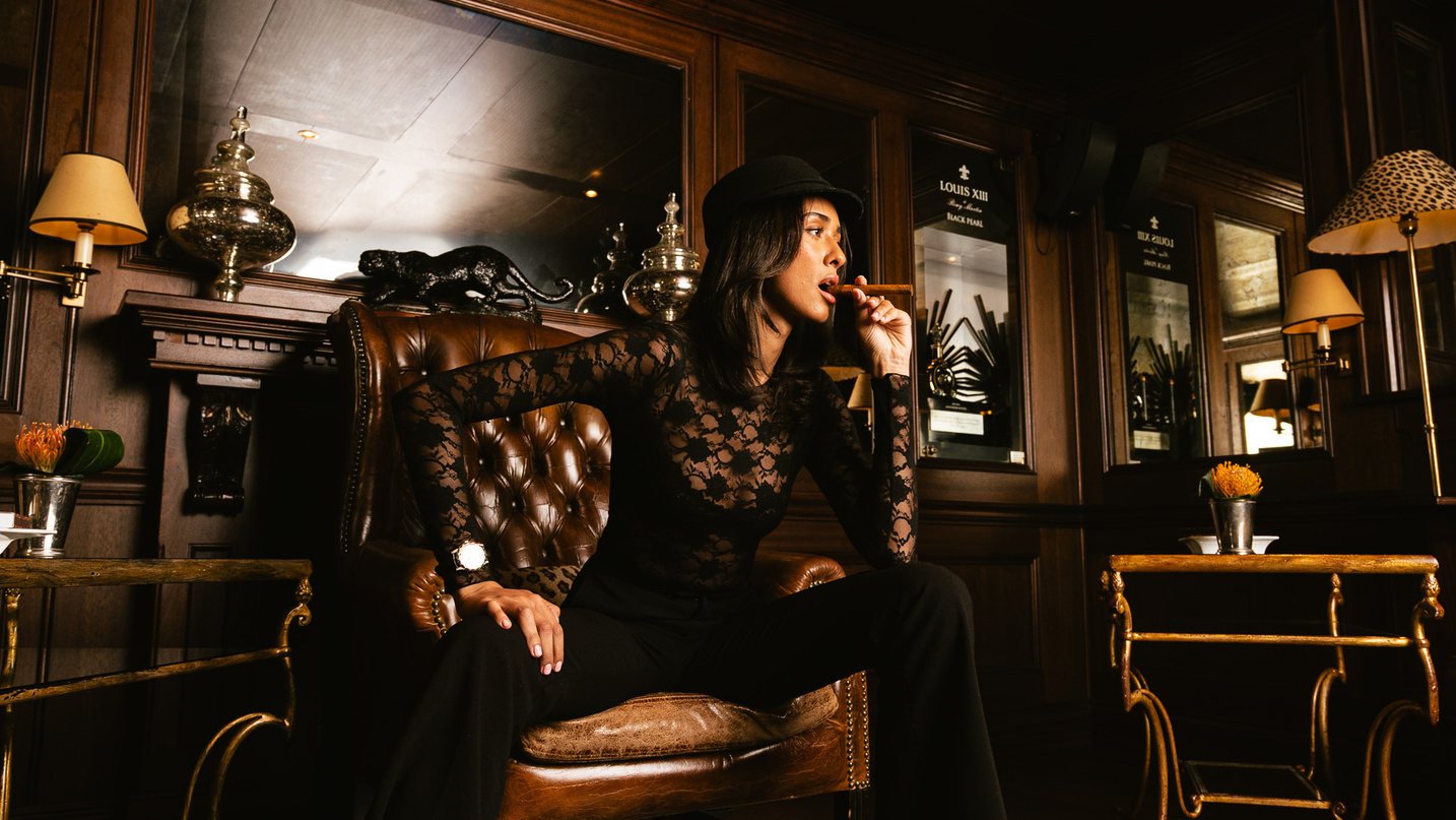 Annie Bosnjak — bar lounge